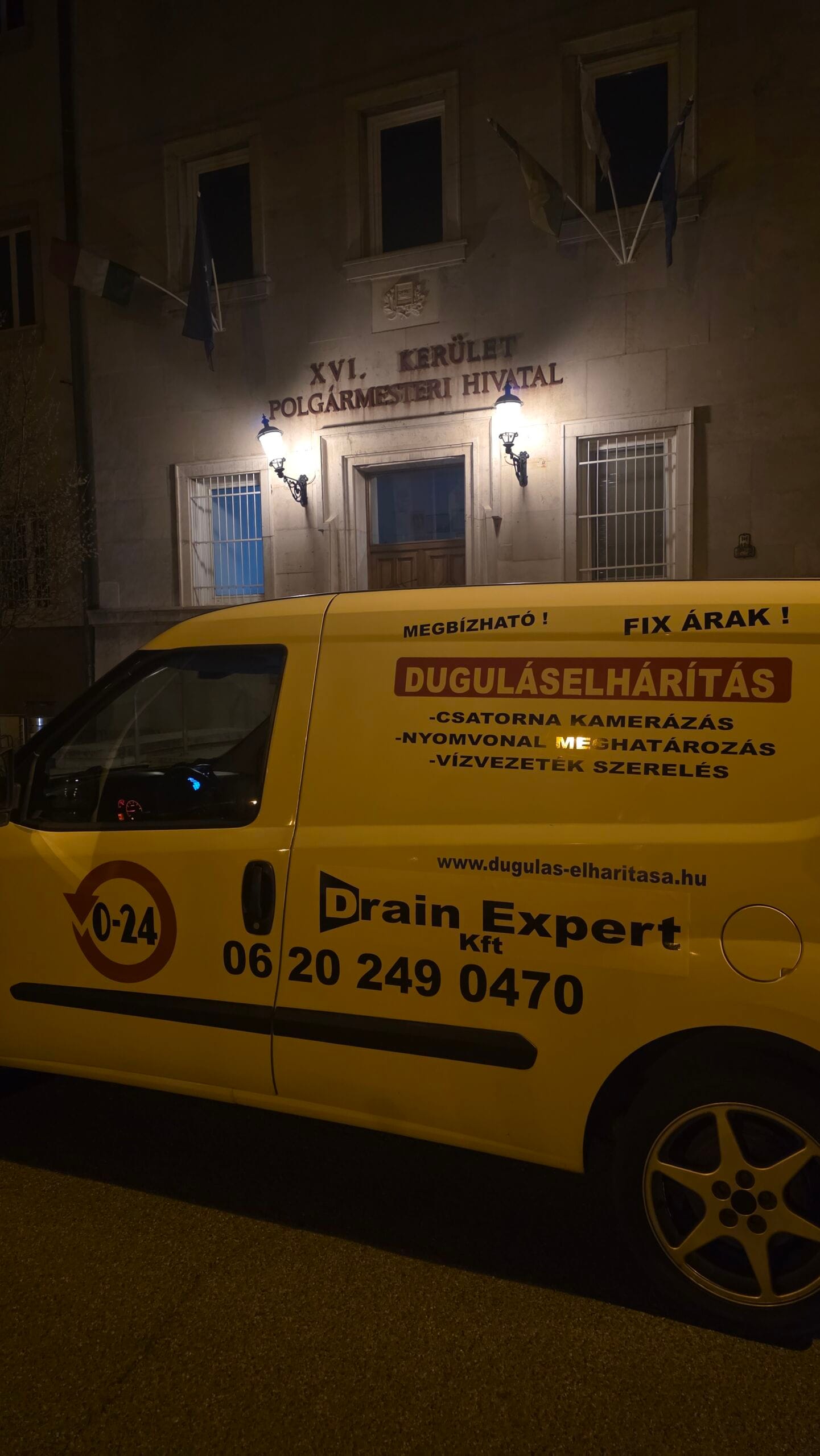 Drain Expert szervizautó a XVI. Kerületi Polgármesteri Hivatal előtt