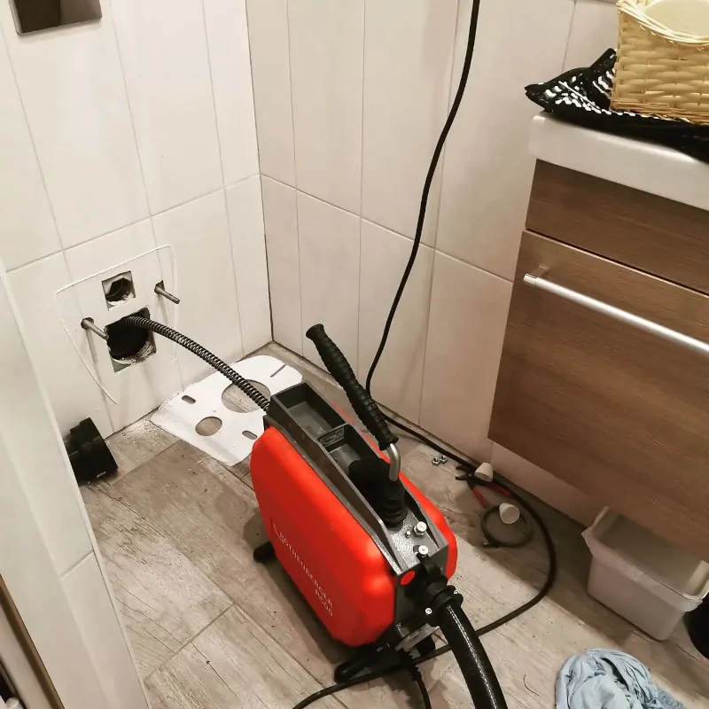 WC-lefolyó gépi duguláselhárítása Budapest XV. kerületében, Újpalotán