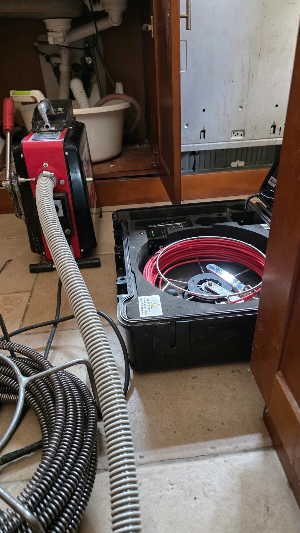 Mosogató duguláselhárítás Gödöllőn, a Testvérvárosok útján, Zsalugép CT-103 géppel és TVBTECH csatornakamerával
